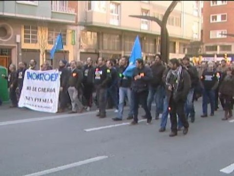 Encierros y protestas contra el cierre del Monroe en Gijón