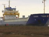 Un barco de 110 metros encalla en el río Guadalquivir por la niebla