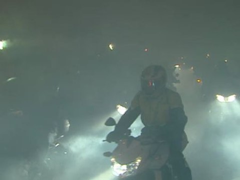 Pingüinos enciende sus antorchas en recuerdo a los motoristas fallecidos