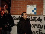 Vecinos de Mataró se encierran en un centro de salud