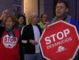 Decenas de personas protestan contra el Banco Pichincha