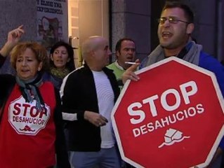 Download Video: Decenas de personas protestan contra el Banco Pichincha