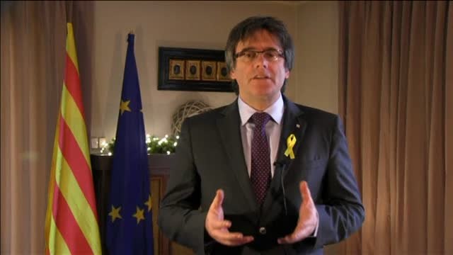 Puigdemont exige a Rajoy aceptar el 21-D y empezar la era del diálogo y la negociación