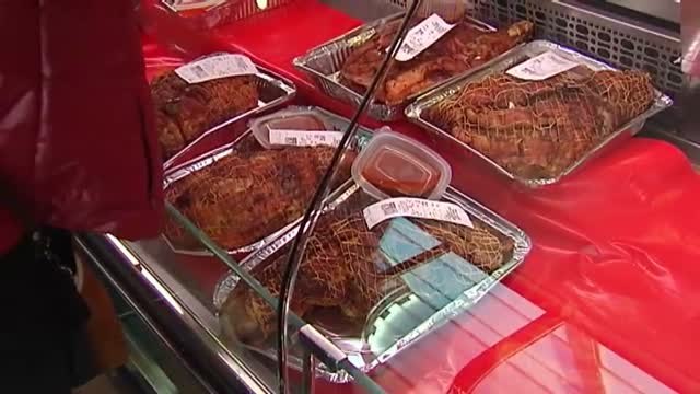 Cada vez más españoles buscan asistente en la cocina para la cena de Nochevieja o compran comida preparada