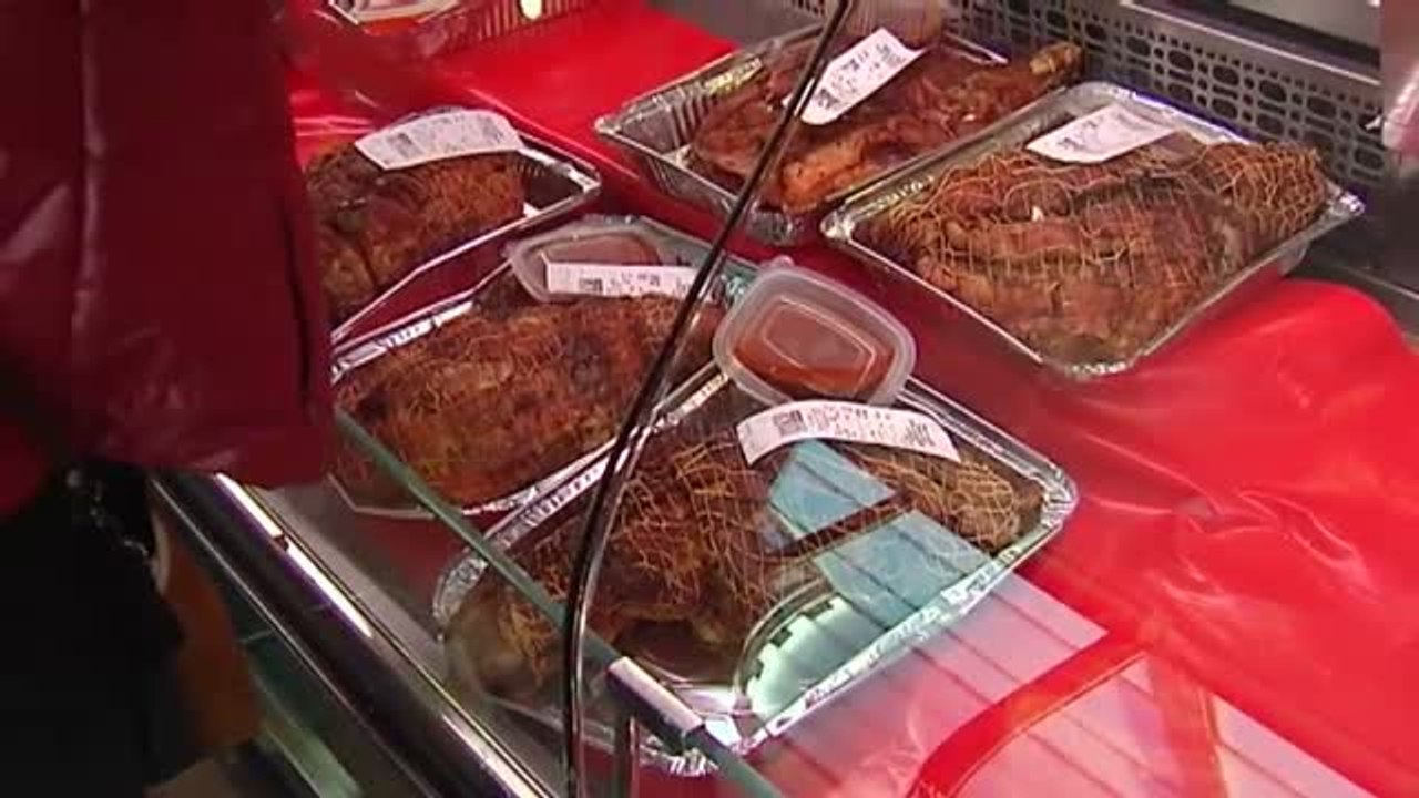 Cada vez más españoles buscan asistente en la cocina para la cena de Nochevieja o compran comida preparada