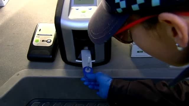 300 conductores dan positivo por alcohol o drogas cada día en la primera semana de la Navidad