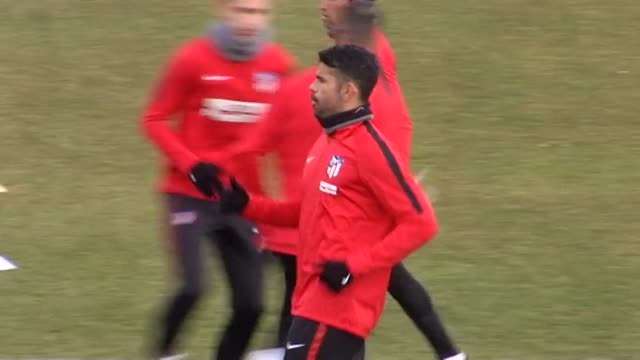 Último entrenamiento del Atlético de Madrid antes de poner rumbo a Egipto