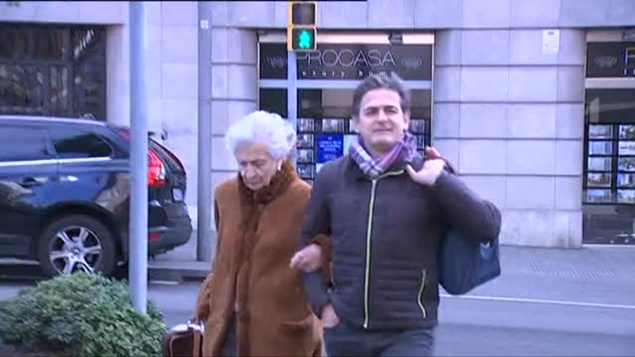 Marta Ferrusola y Oriol Pujol visitan a Jordi Pujol, ingresado por una neumonía