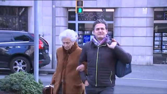 Marta Ferrusola y Oriol Pujol visitan a Jordi Pujol, ingresado por una neumonía