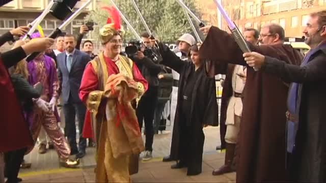 Los carteros reales recogen ya las cartas de los niños para los Reyes Magos
