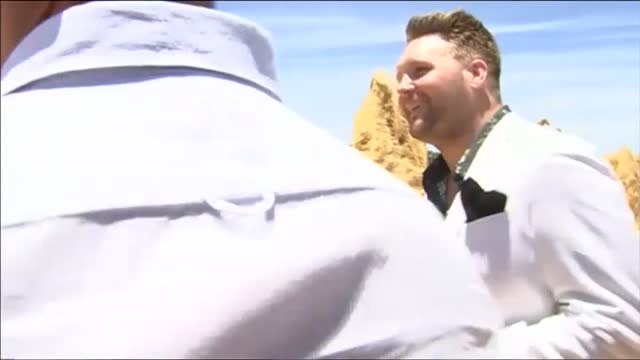 Roger Federer sorprende a una pareja en el día de su boda