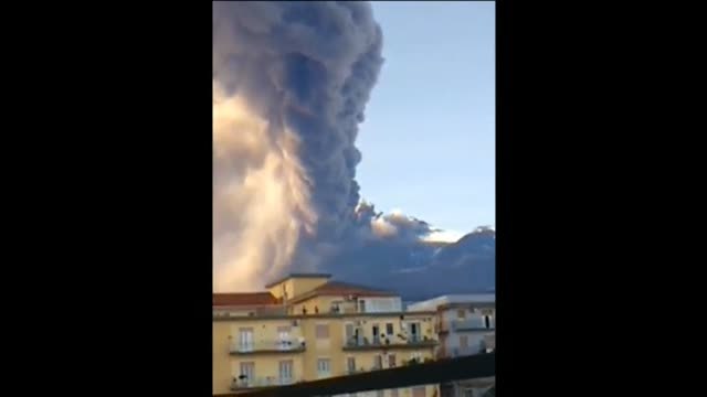 El volcán Etna entra en erupción