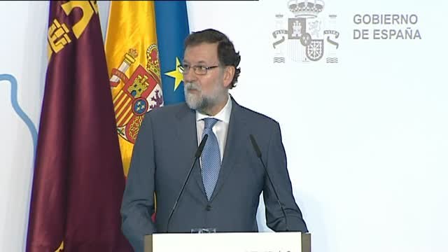 Rajoy: Nada hay más enemigo del crecimiento económico que la inseguridad jurídica y la incertidumbre política