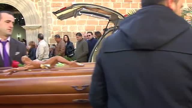 Emotiva despedida a los jóvenes fallecidos en un accidente de coche en Nochebuena