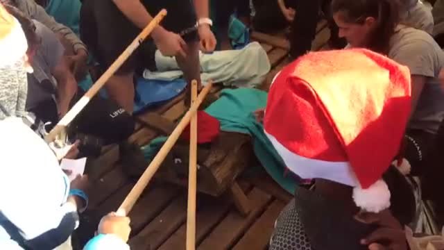 Espíritu navideño en el Open Arms: Estamos cansados pero con muchísima ilusión