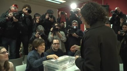 Marta Rovira vota en Vic con la esperanza de que "la democracia se imponga"