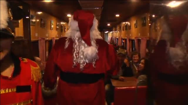 Papá Noel visita Colombia días antes de su dura jornada de trabajo