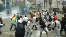 Continúan los enfrentamientos entre los estudiantes de Medicina y la Policía en Bolivia