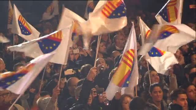 Noche de recuento electoral con diferentes caras