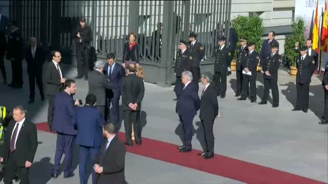 Sonoros abucheos a Sánchez a su llegada al Congreso