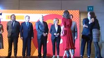 La reina Letizia preside los Premios Nacionales de la Industria de la Moda vestida con un traje de la reina Sofía