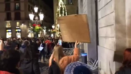 Tensión en una concentración animalista en Barcelona