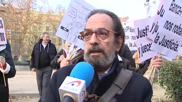 Unas 400 personas se concentran ante el Tribunal Supremo bajo el lema No hay Justicia