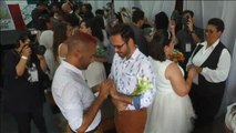 38 parejas del mismo sexo se casan a la vez en Brasil antes de que Bolsonaro sea presidente