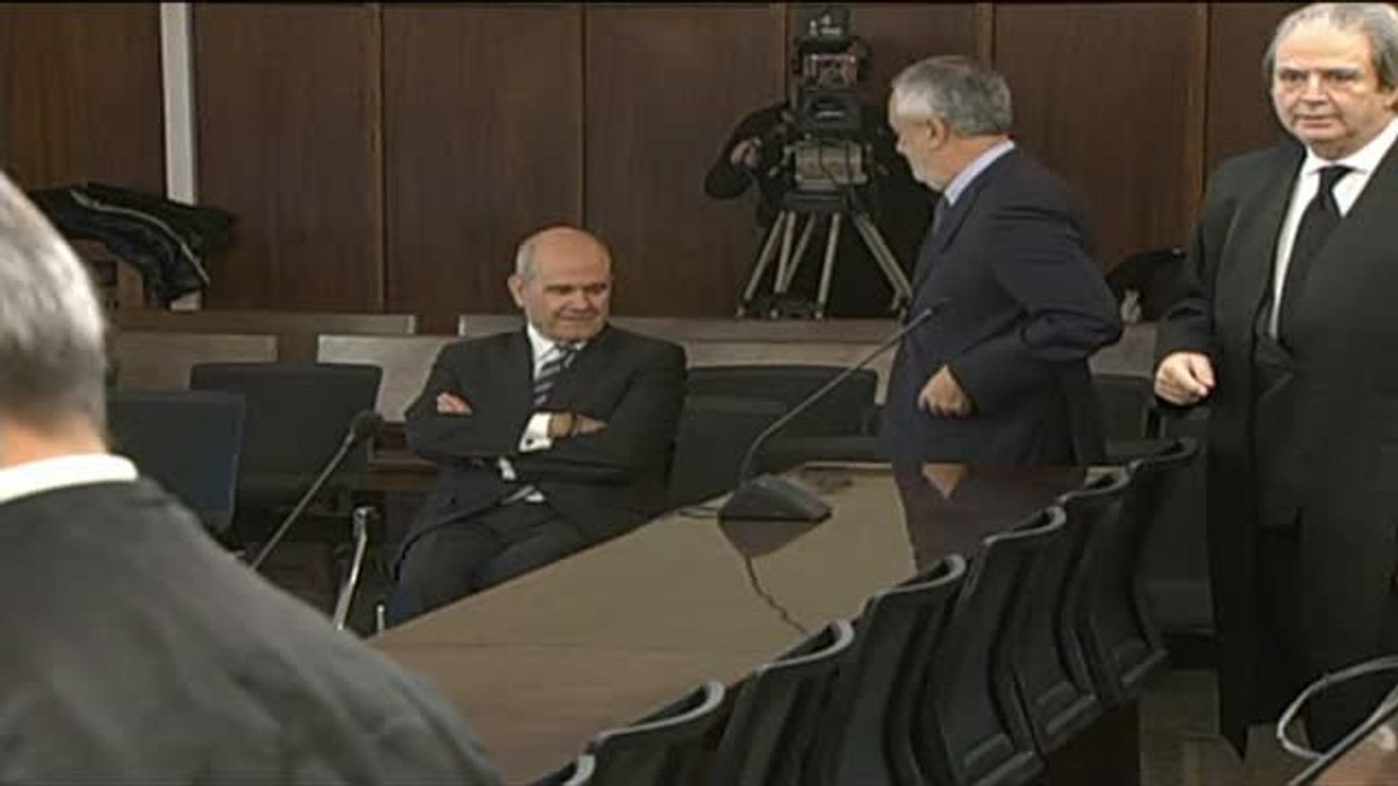 Chaves y Griñán se sientan por primera vez en el banquillo