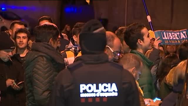 Abucheos a Rajoy en su visita a Freixenet