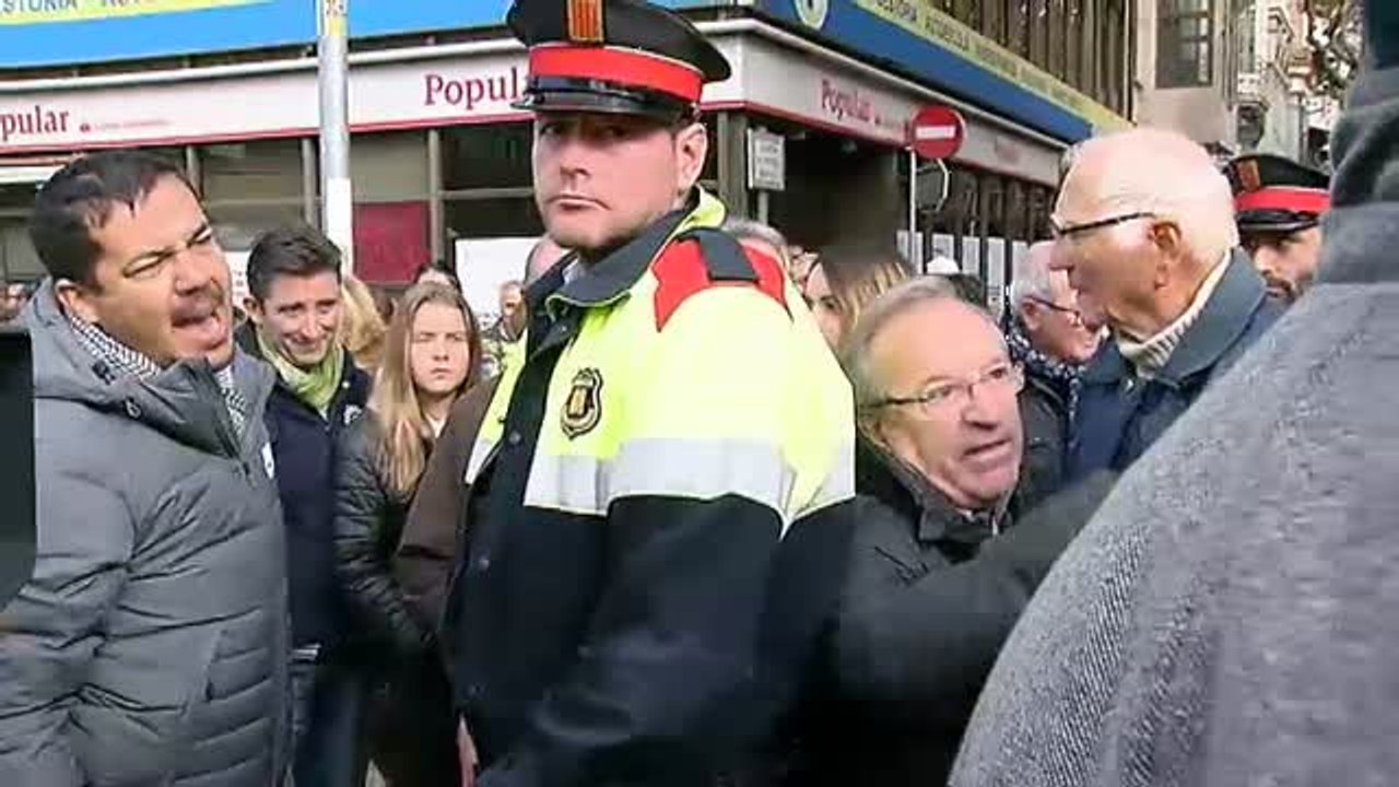 Carrizosa increpado por independentistas cuando visitaba un mercadillo en Vilafranca del Penedés