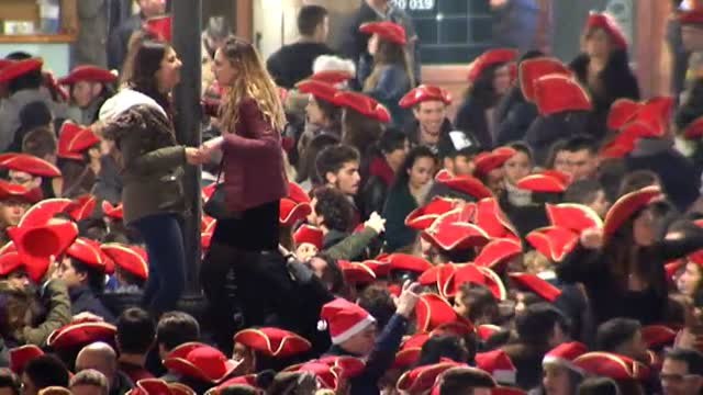20.000 personas celebran la Nochevieja universitaria de Salamanca