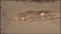 Arqueólogos peruanos descubren más de 30 tumbas rituales del año 800