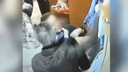 Vídeo de una pareja robando ropa en una tienda