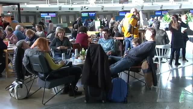 La borrasca Ana deja cientos de vuelos cancelados y retrasados