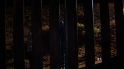 Varios grupos de inmigrantes intentan cruzar la frontera de Estados Unidos