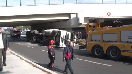 Üst Geçit Altında Devrilen Tır Olay Yerinden Kaldırıldı