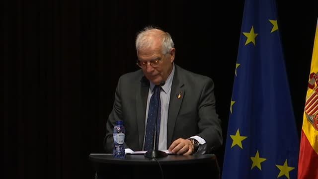 Borrell ironiza sobre el boicot: Estoy muy contento de estar en una reunión convocada por la extrema derecha, Sociedad Civil Catalana