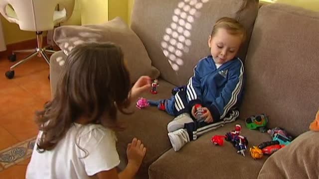 Los avances de Tiago gracias a un tratamiento de 800.000 euros