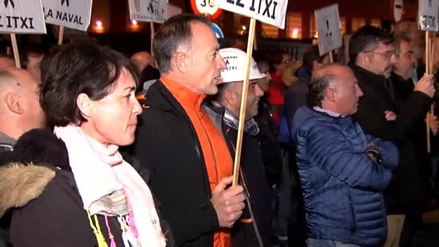 Los trabajadores de la Naval de Sestao (Vizcaya) pasan la noche encerrados en el astillero