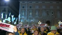 Miles de personas exigen en Sant Jaume la excarcelación de Junqueras, Forn y los 'Jordis'