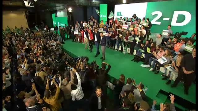 Pedro Sánchez arropa a Susana Díaz en Marbella