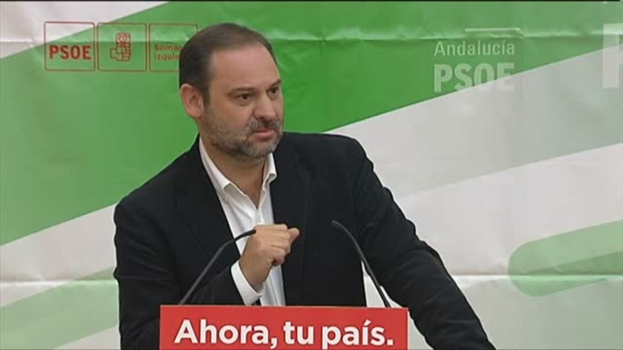 Ábalos carga contra Monedero por "banalizar" la dictadura de Franco