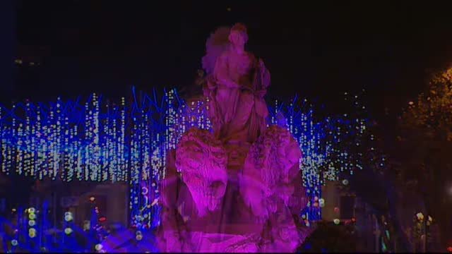 La Cibeles se tiñe de morado para apoyar la erradicación de la violencia machista