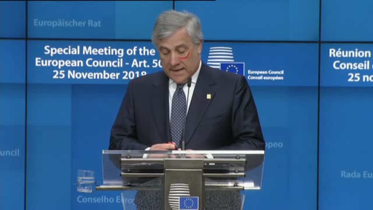 El gesto de Tajani en Bruselas contra la violencia machista