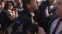 Detenido en Kosovo el líder de la oposición por usar gas lacrimógeno en el Parlamento
