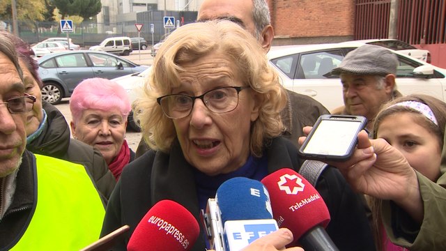 Carmena dice que los madrileños tienen que aprender más a limpiar sus barrios