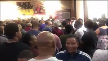 Caos por el Black Friday a la entrada de un centro comercial en Sudáfrica