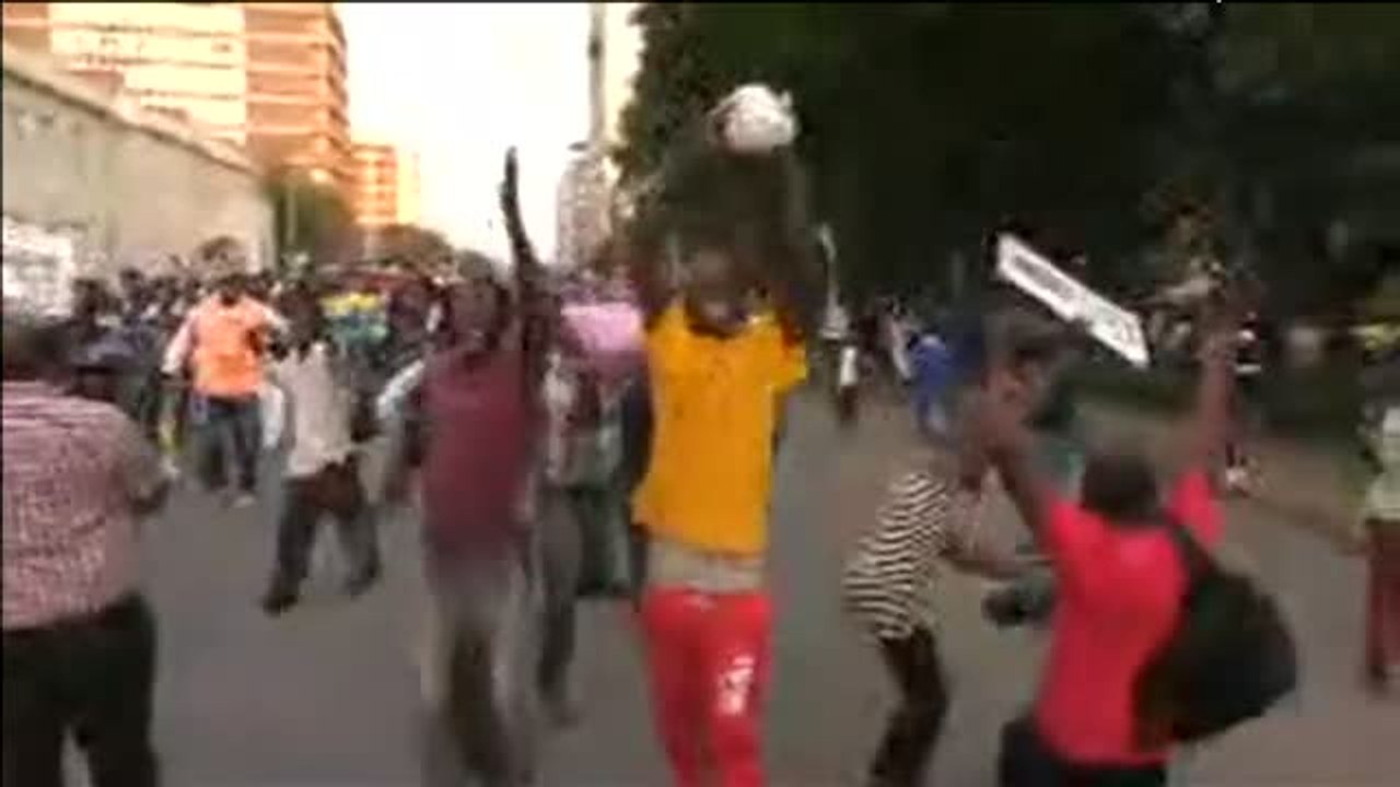 Robert Mugabe dimite como presidente de Zimbabue