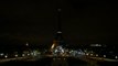 La Torre Eiffel apaga sus luces por las víctimas del atentado de Egipto